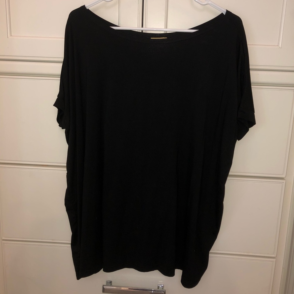 NWOT Simple Black Piko Top